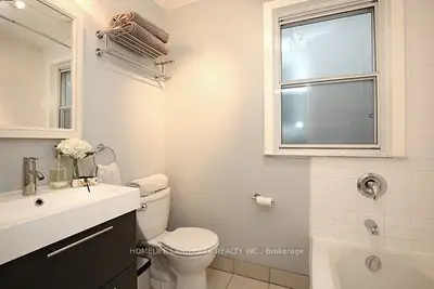 31 Tiverton Avenue Room, Toronto E01, ON M4M 2M1