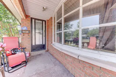 1120 Valley Court, Oshawa, ON L1J 3M5