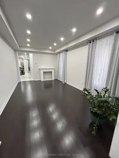 19 Yvette Street E, Whitby, ON L4P 0G8