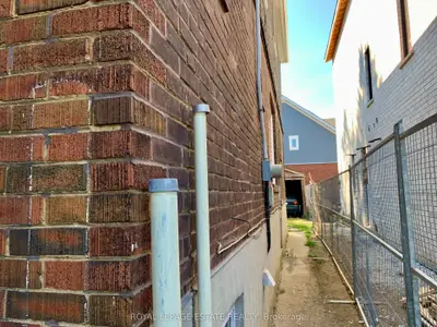 946 Carlaw Avenue, Toronto E03, ON M4K 3L9