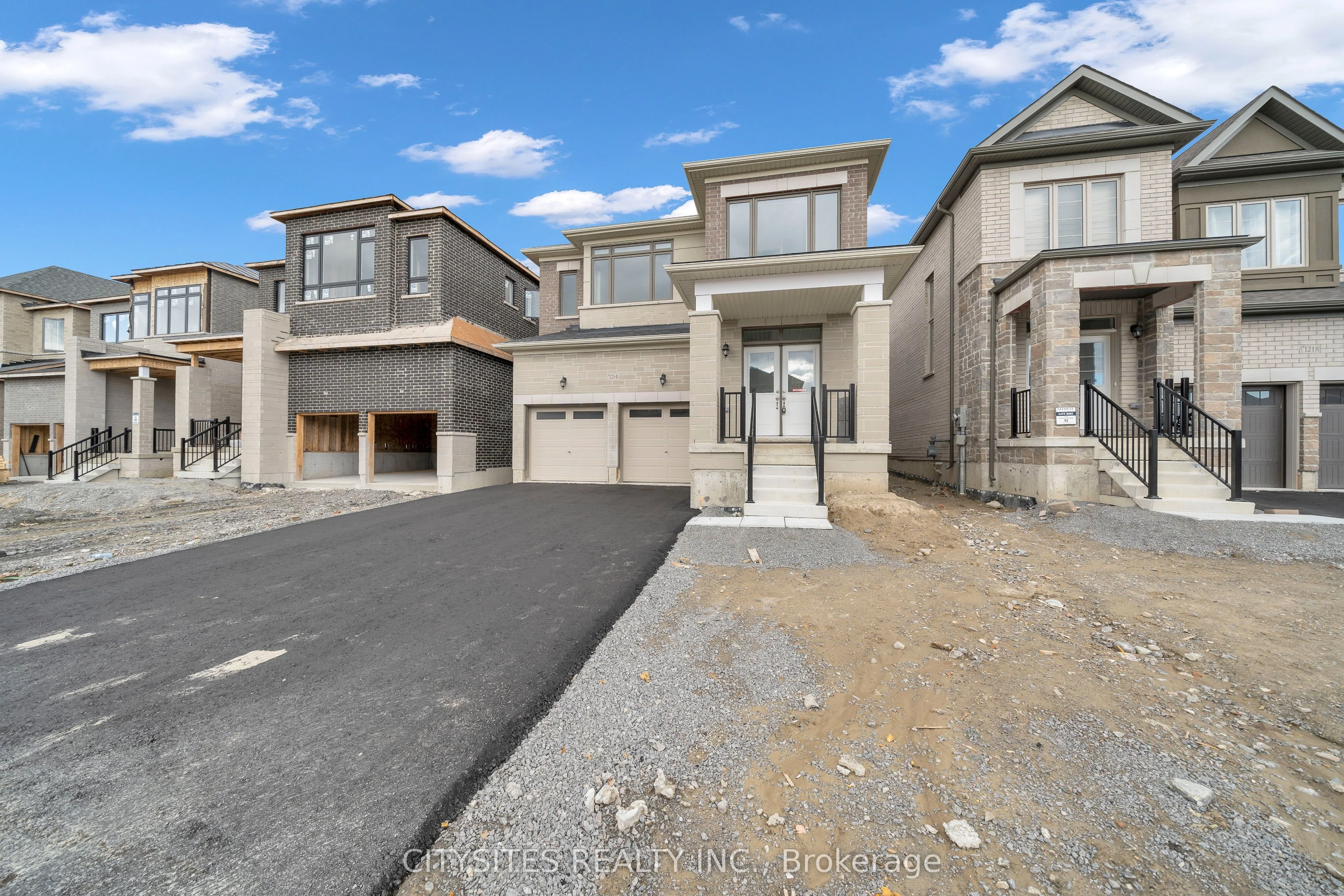 1214 Wilmington Avenue, Oshawa, ON L1H 8L7