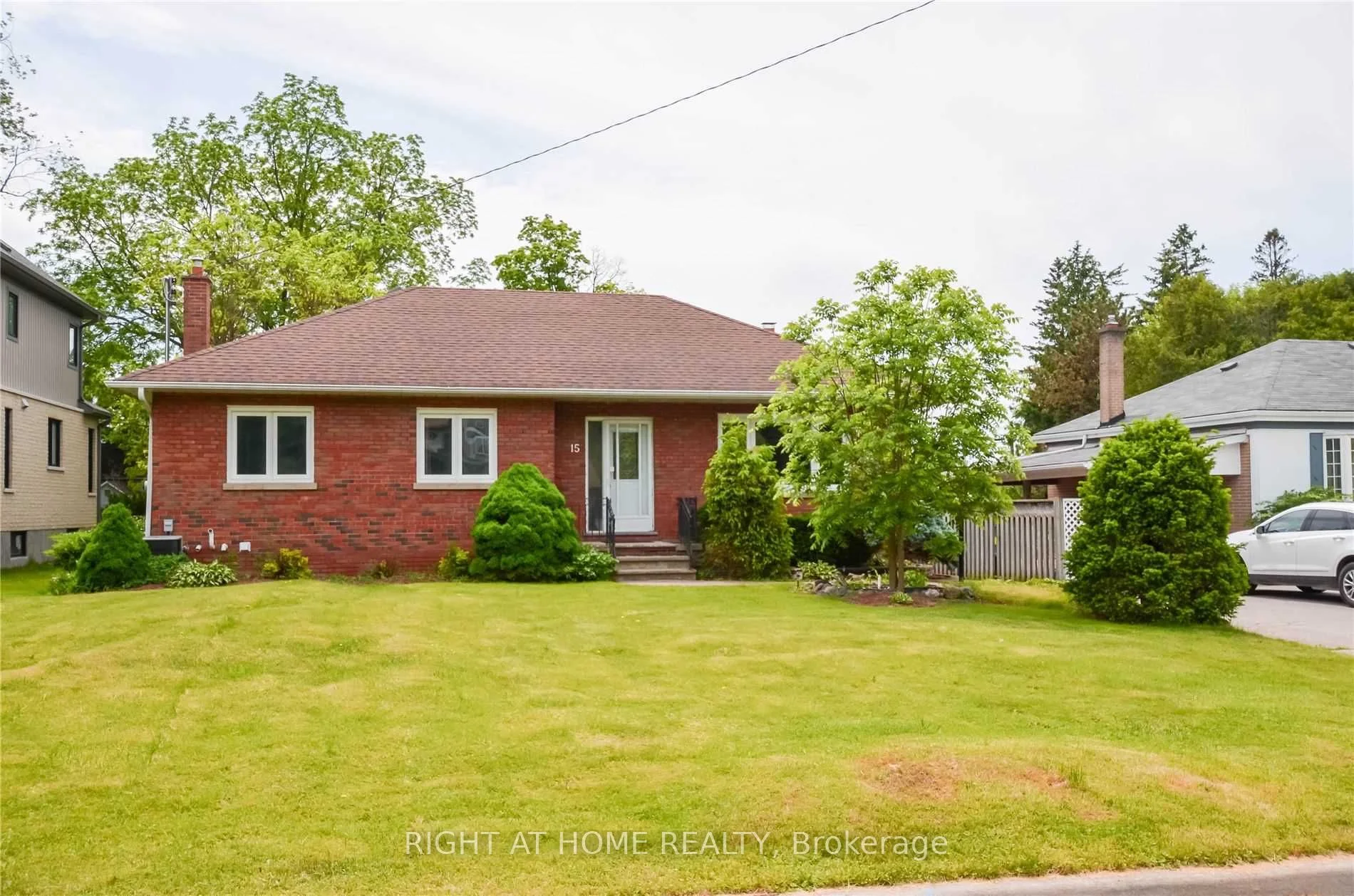 15 Sherwood Road E, Ajax, ON L1T 2Y4