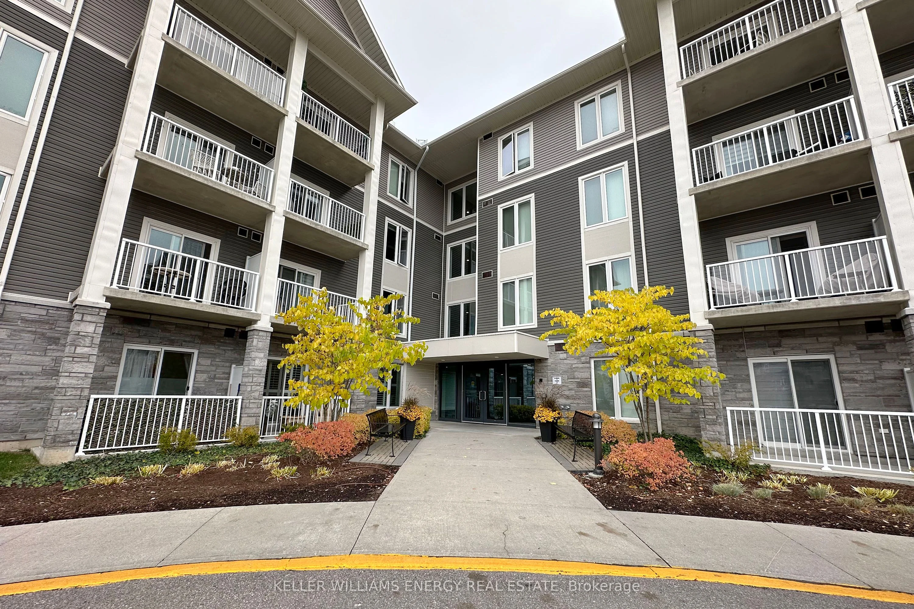 290 Liberty Street N 225, Clarington, ON L1C 2M4