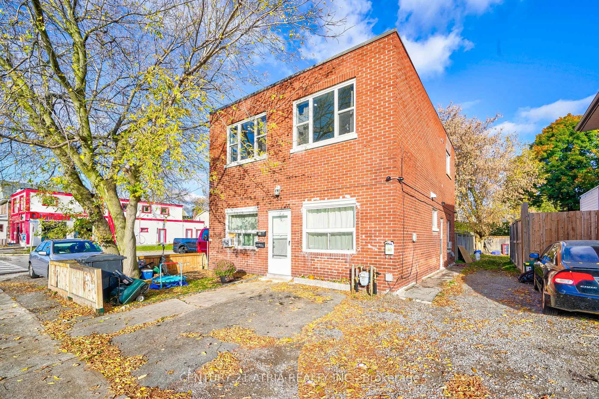 180 Adelaide Avenue E 2, Oshawa, On L1g 1z4