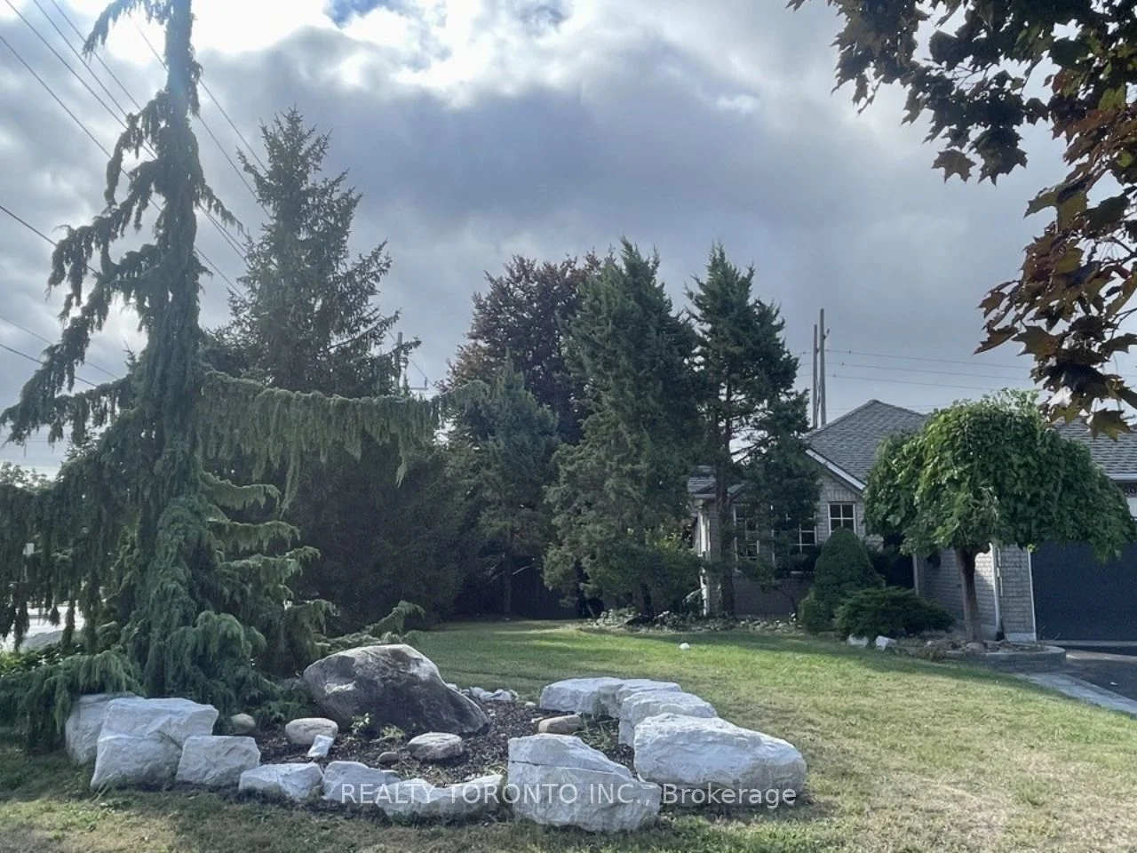 899 Beatrice Street E, Oshawa, ON L1K 2H8