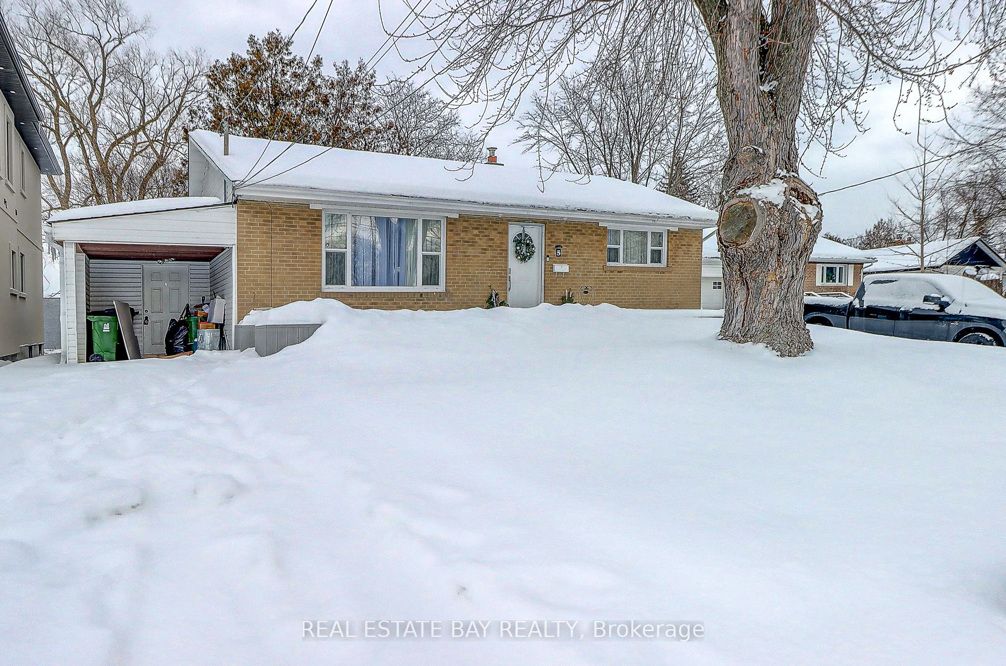 5 Bellefontaine Street #entire, Toronto E05, On M1s 1j6