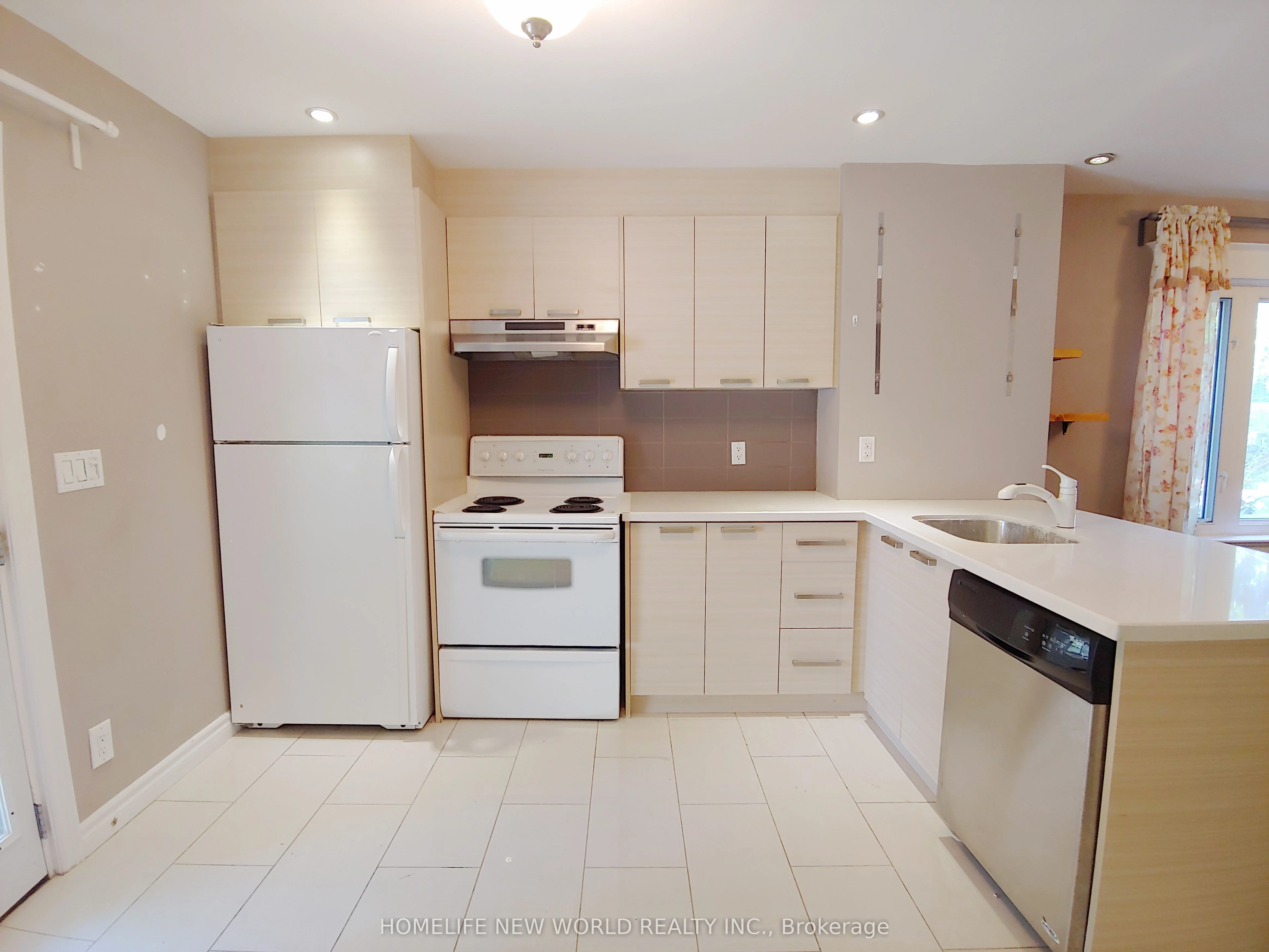 35 East Lynn Avenue Main Fl, Toronto E02, ON M4C 3X3