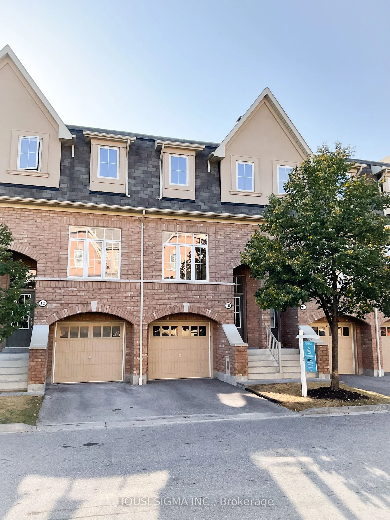 10 Burtonbury Lane, Ajax, ON L1Z 0L3