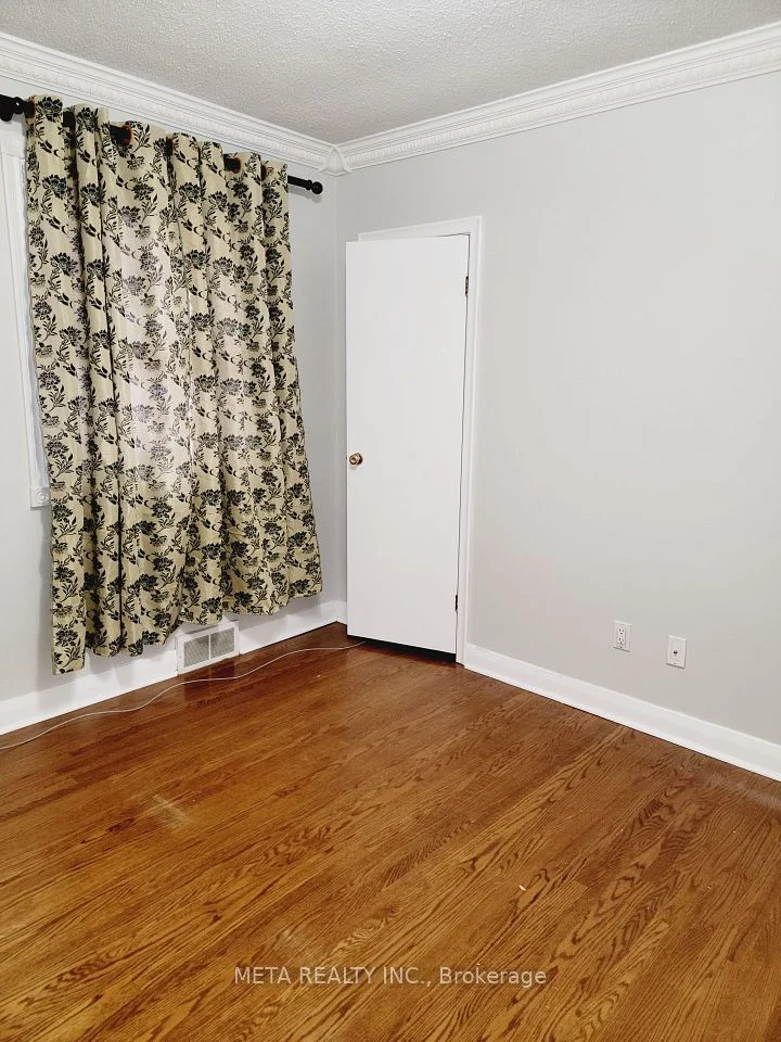 373 Lasalle Avenue 2, Oshawa, ON L1H 5Y8