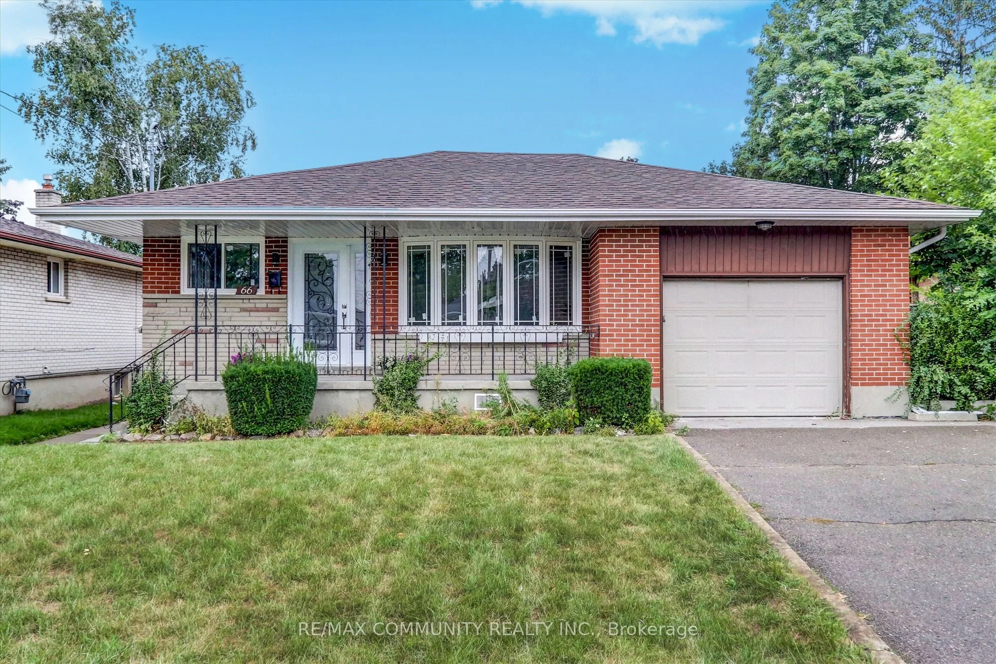 66 Valdez Court, Oshawa, On L1j 5w9