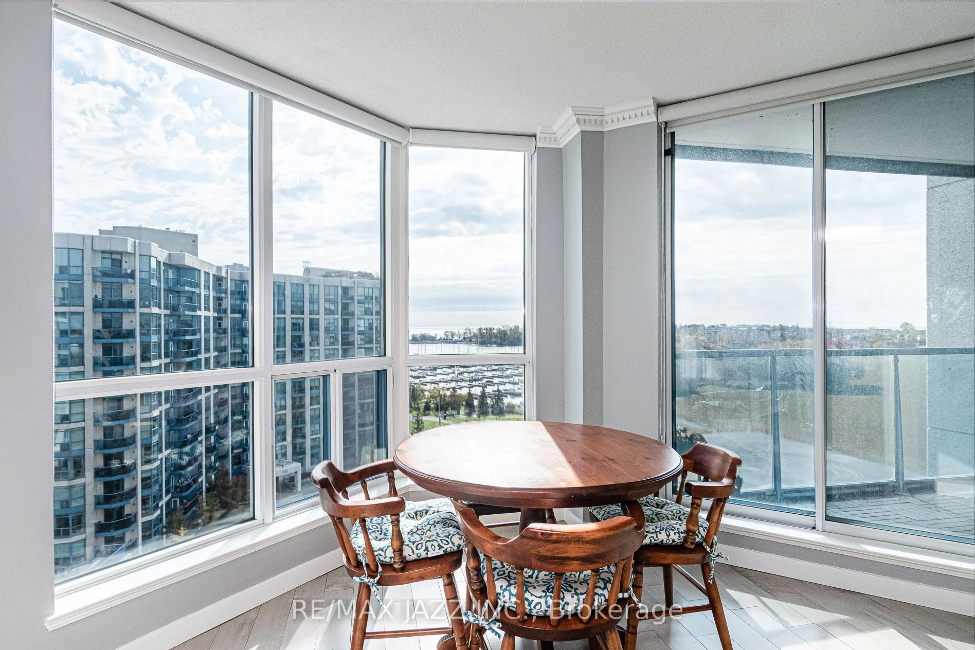 360 Watson Street W 1005, Whitby, ON L1N 9G2