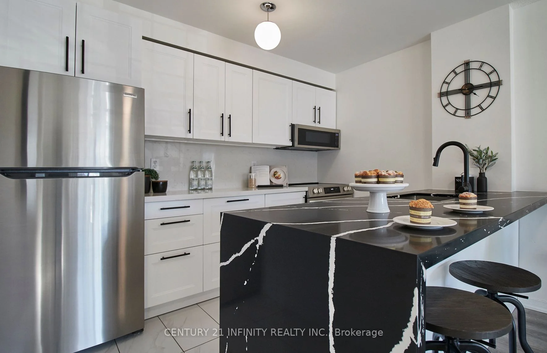 83 Aspen Springs Drive 204, Clarington, On L1c 5j7