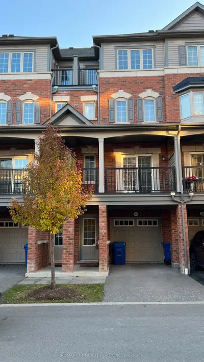 Att/Row/Townhouse in Oshawa