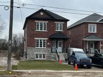 139 Gibbons Street 3, Oshawa, On L1j 4y1