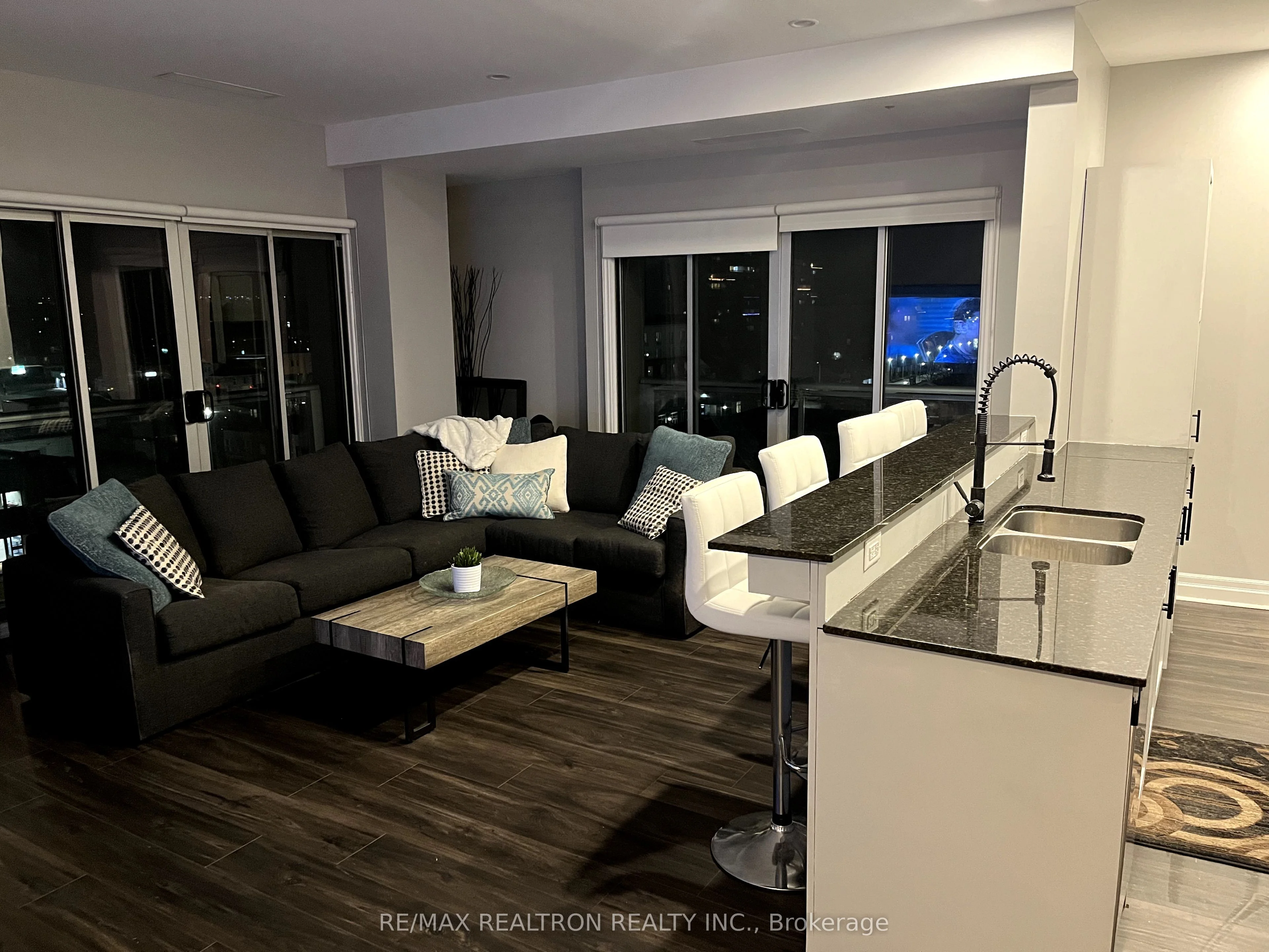 44 Bond Street W 703, Oshawa, On L1g 6r2