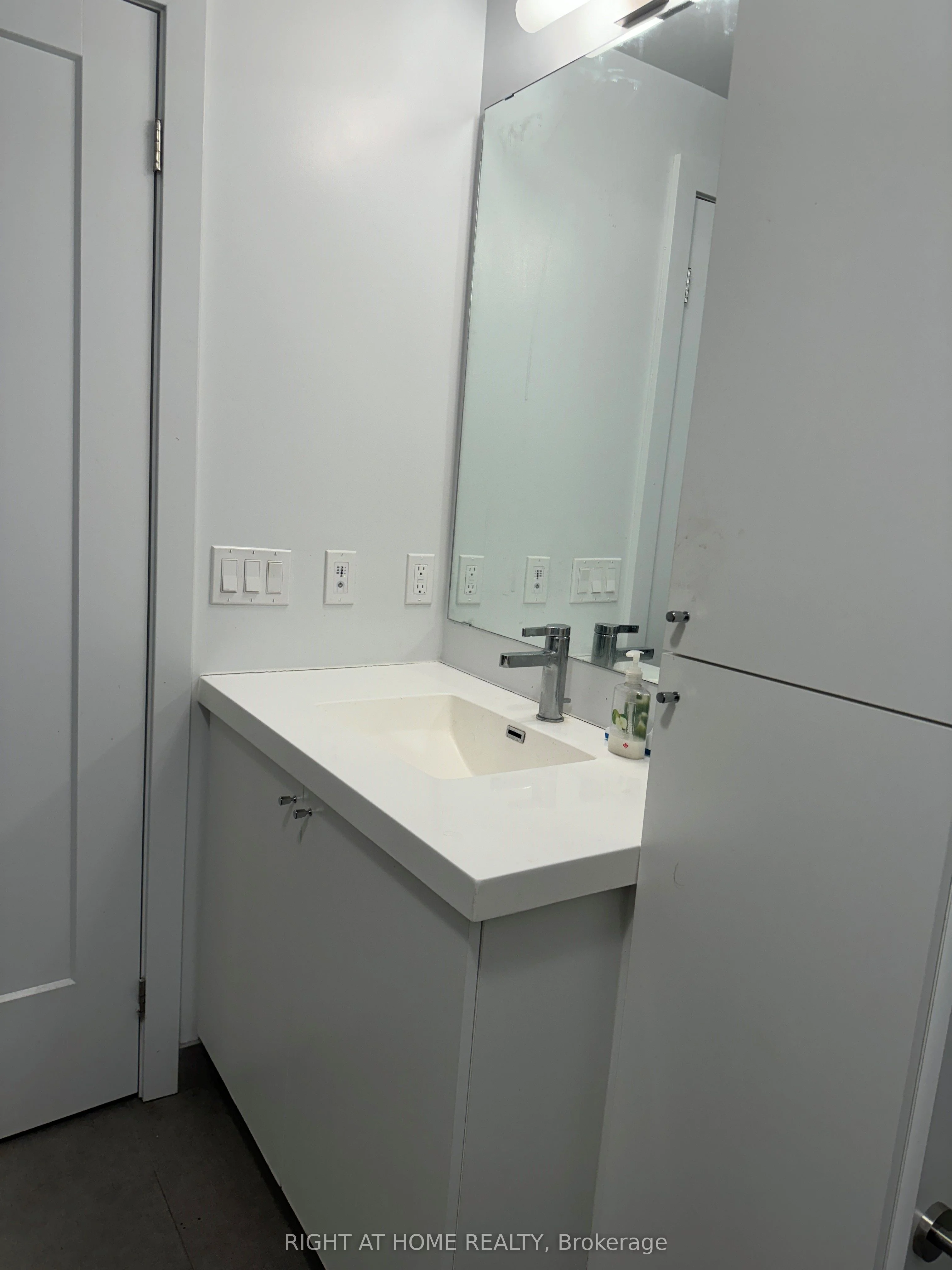 2550 Simcoe St N Street 2403, Oshawa, ON L1L 0R5