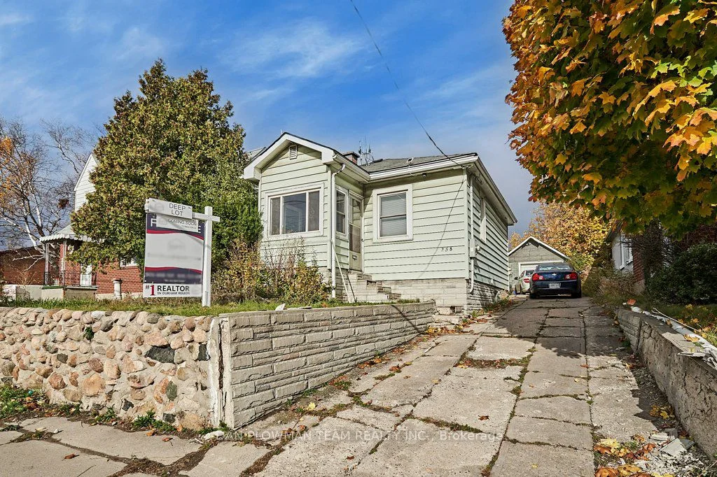 258 Bloor Street W, Oshawa, ON L1J 1P8