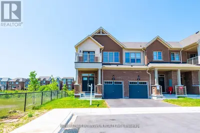 Att/Row/Townhouse in Whitby