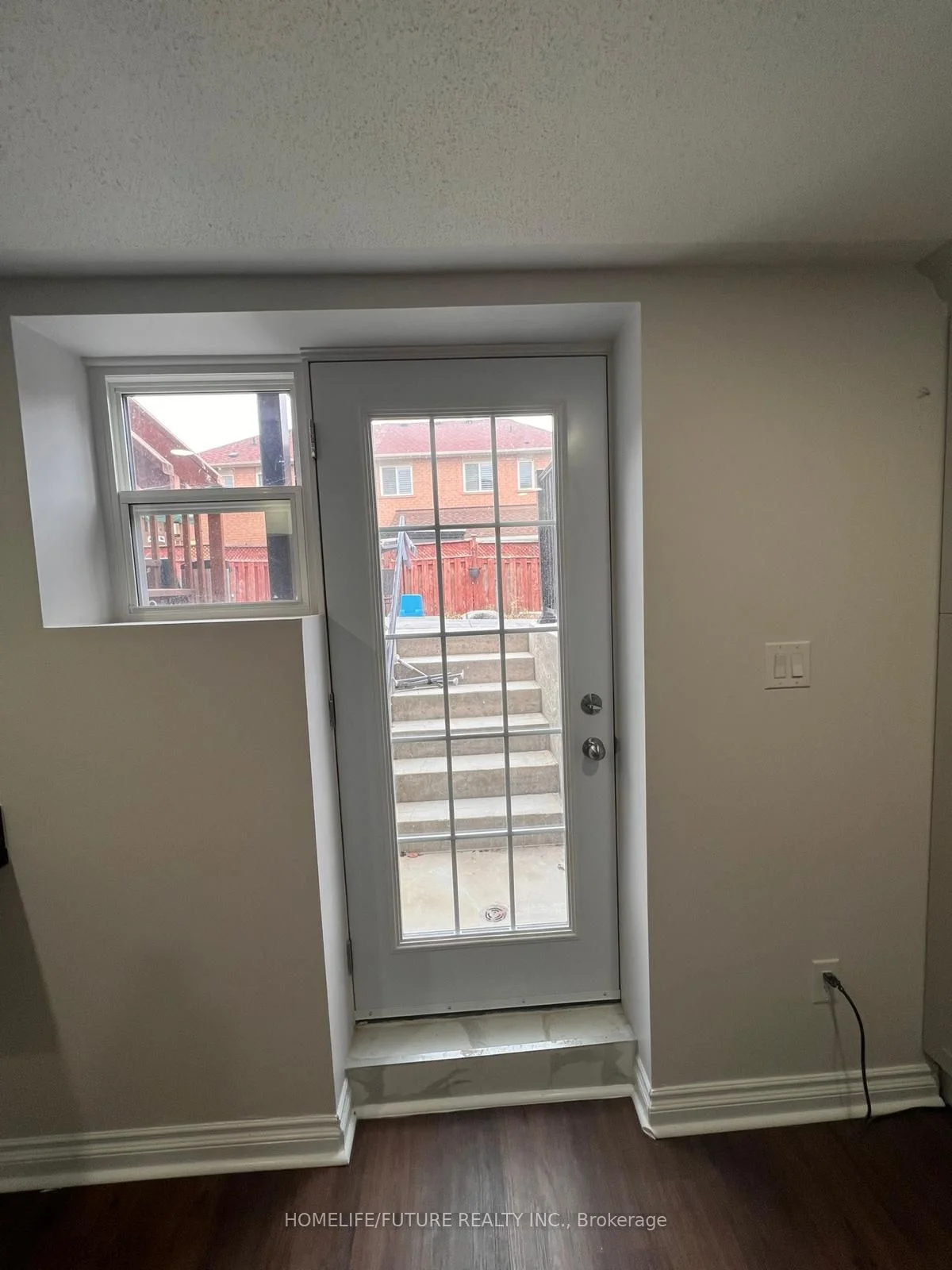 12 Pinoak Street Bsmt, Toronto E11, On M1x 1w6