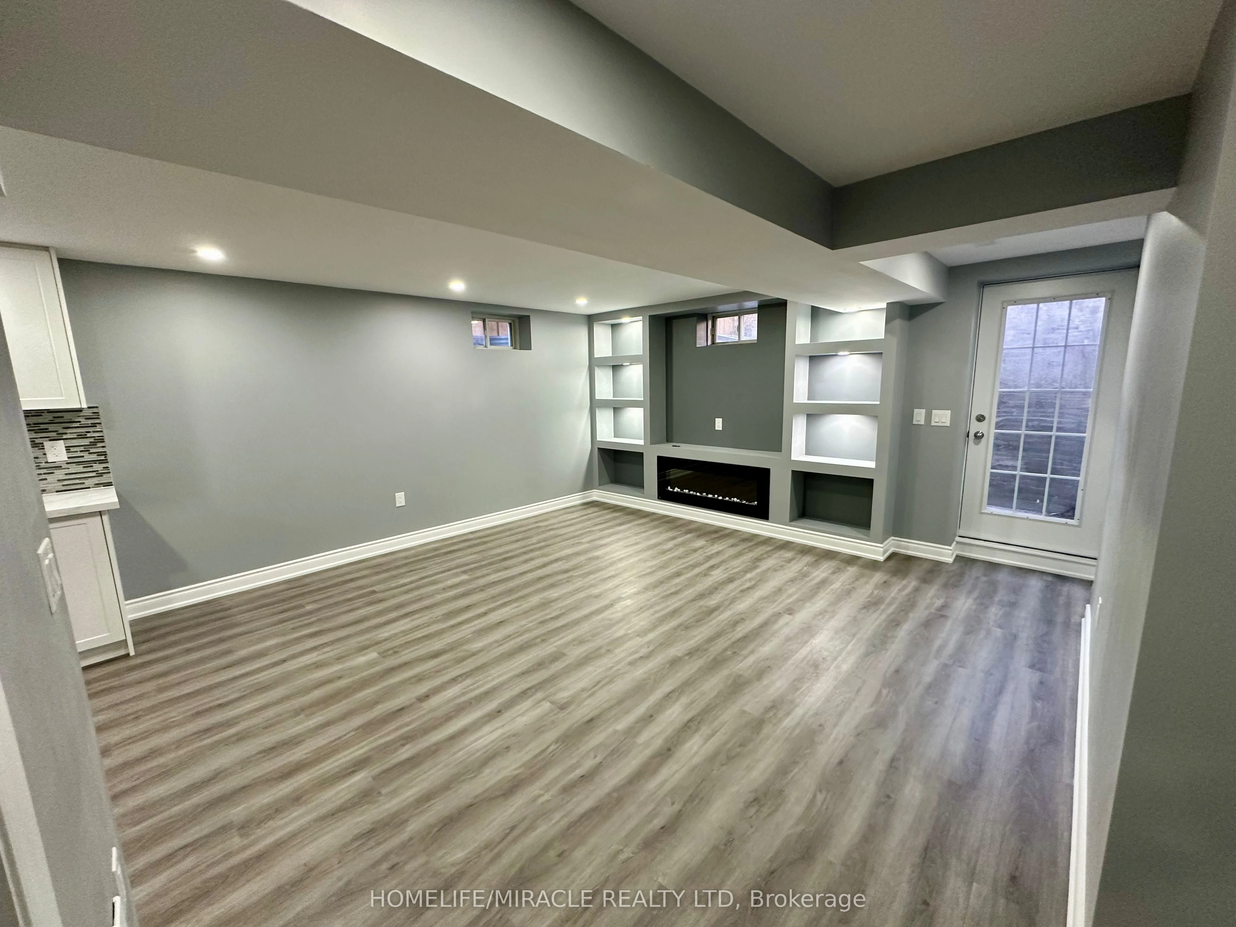 21 Hibbins Avenue Bsmt, Ajax, On L1t 4c4