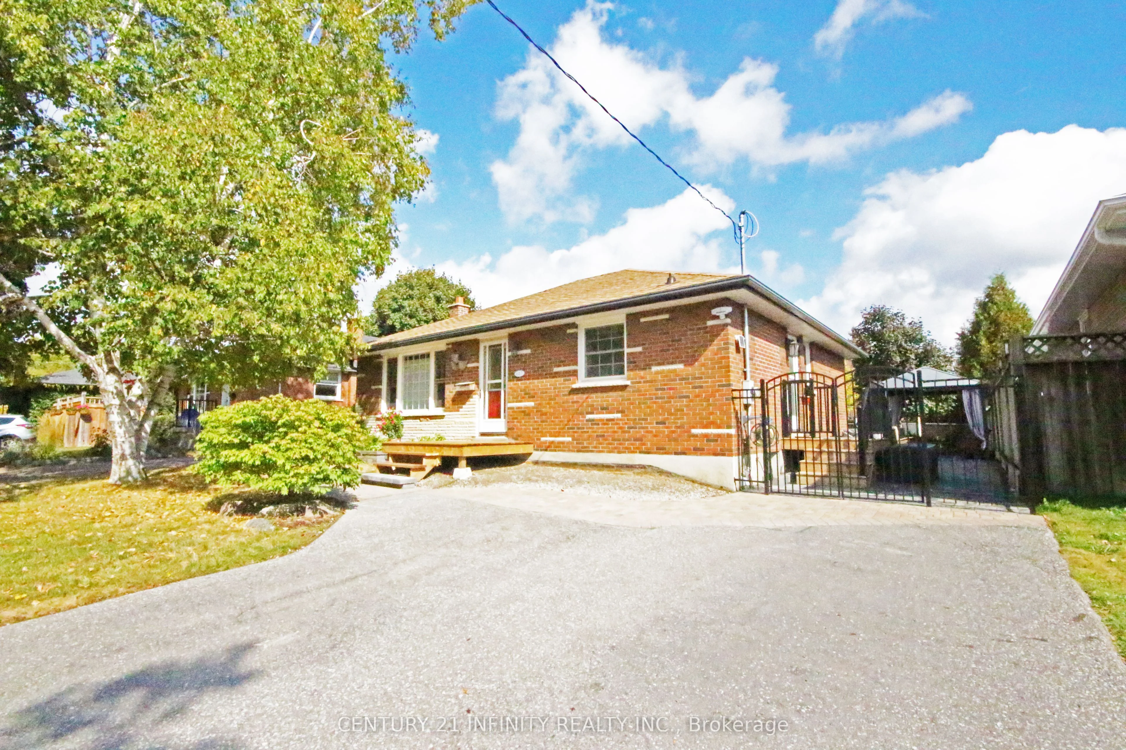 617 Wychwood Street, Oshawa, ON L1G 2T4