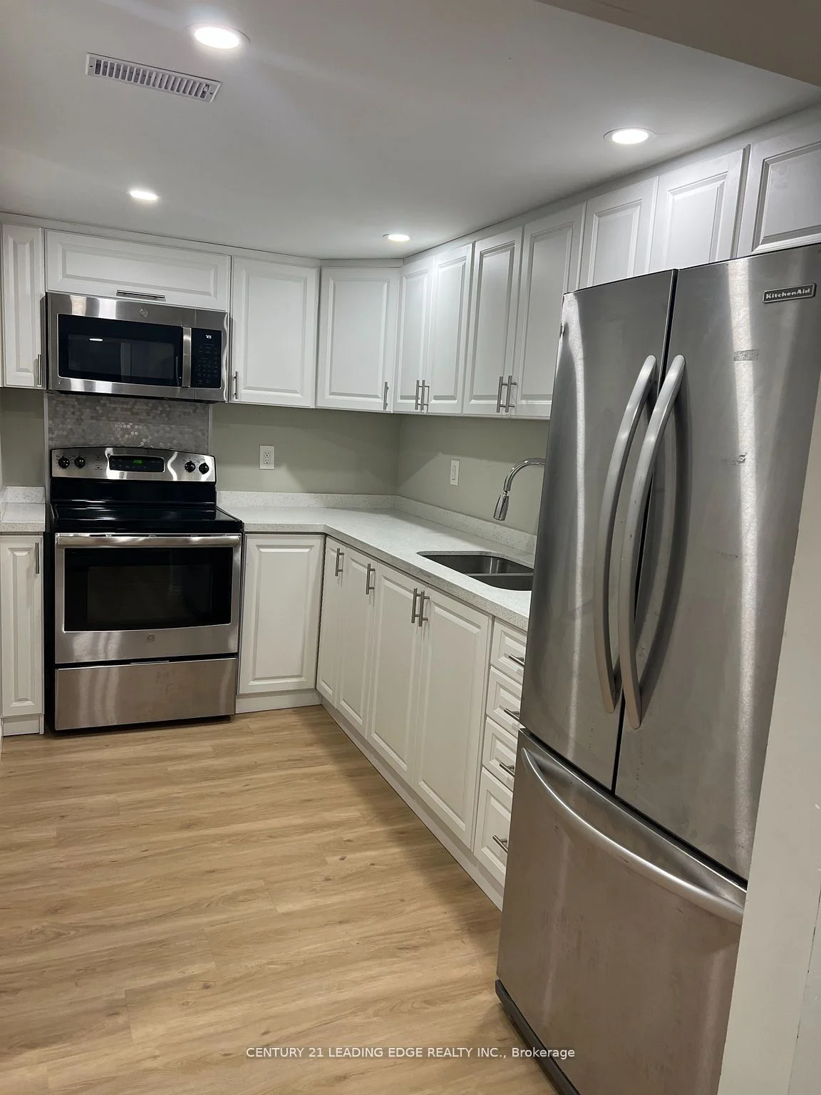 346 Chaleur Avenue Lower, Oshawa, On L1j 6n6