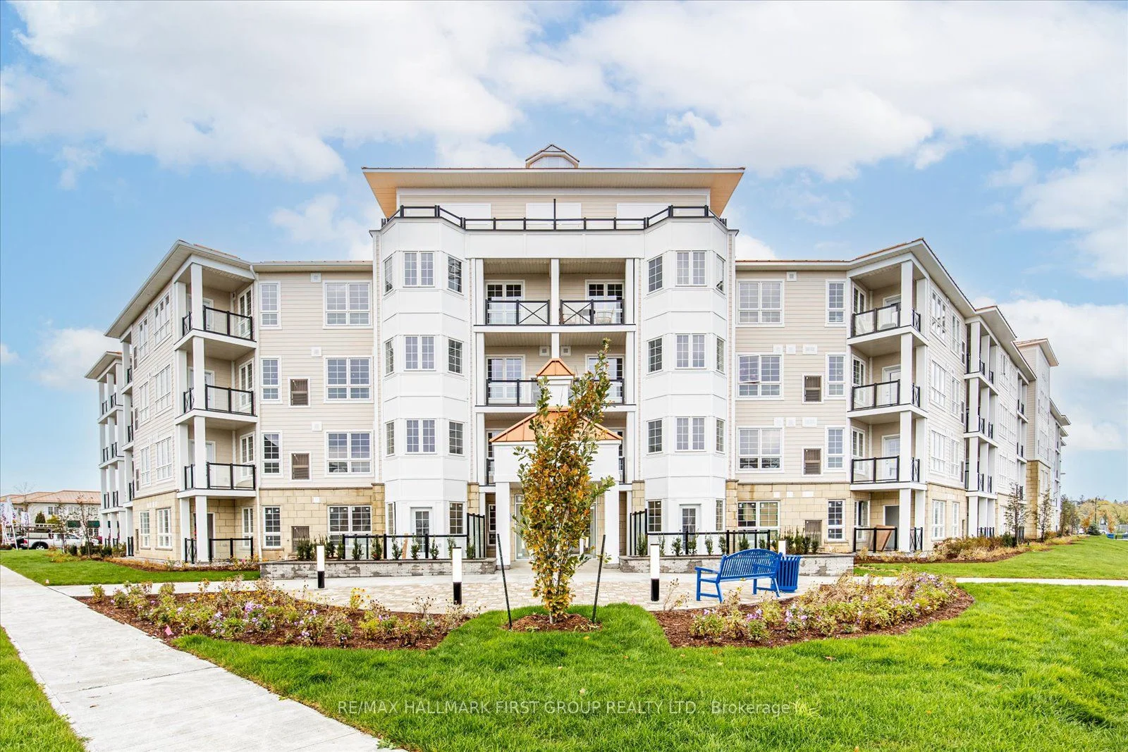 50 Lakebreeze Drive 212, Clarington, ON L1B 0V9