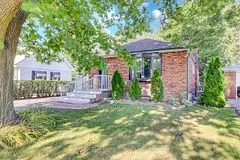 27 Garden Park Avenue, Toronto E07, On M1s 1z8