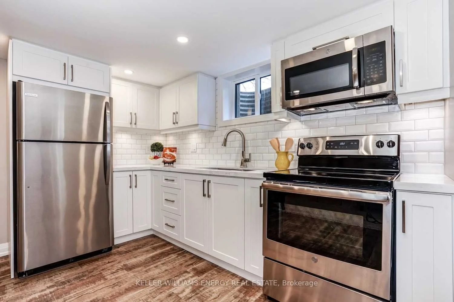 860 Carnation Court Lower, Oshawa, On L1h 2h7
