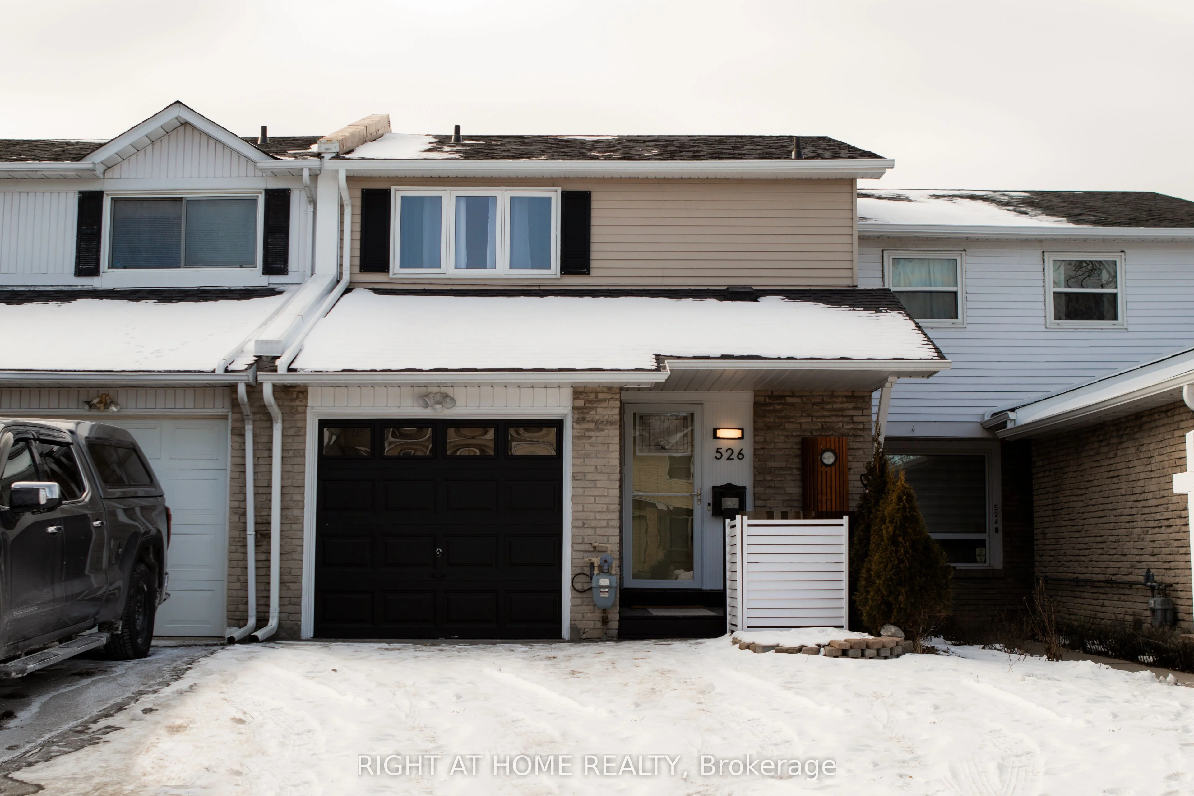 526 Salisbury Street N, Oshawa, On L1j 6m1