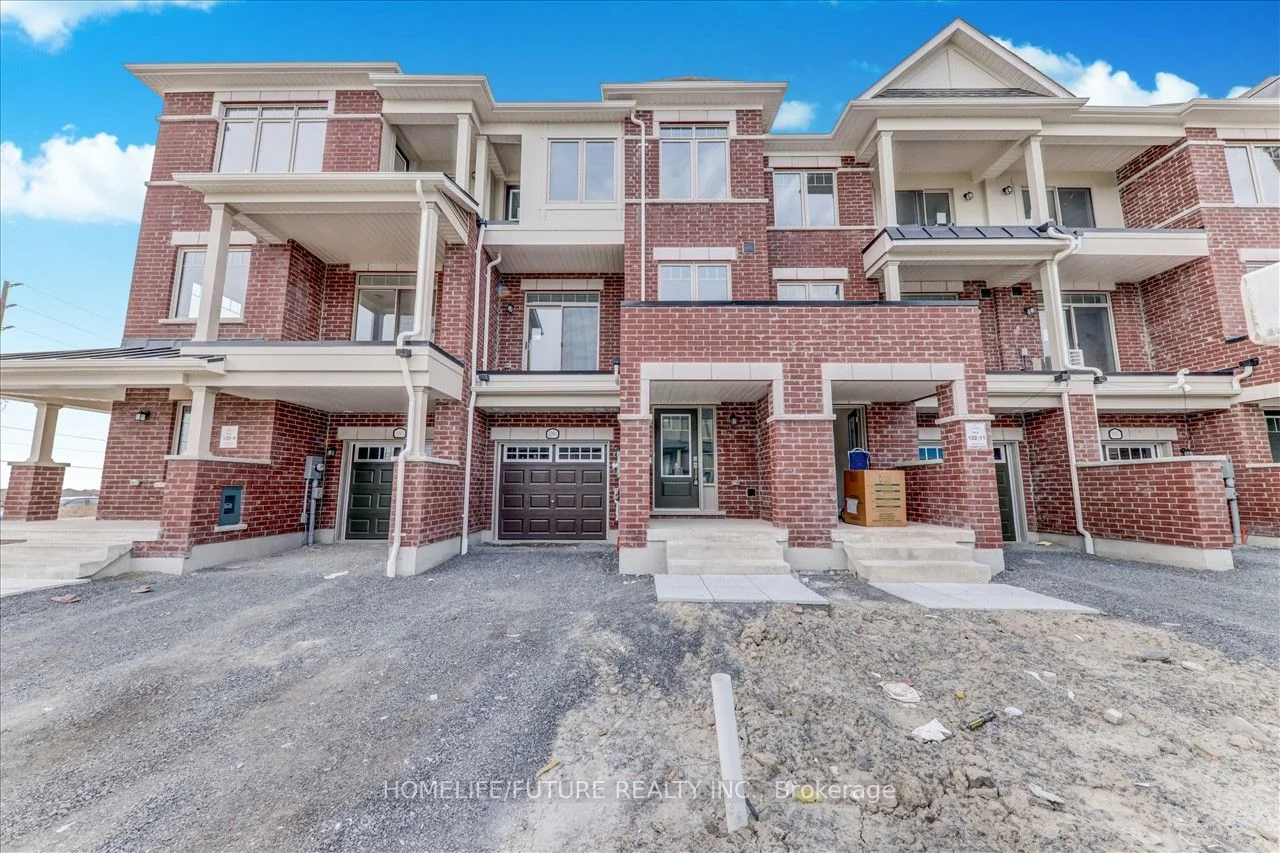 Att/Row/Townhouse in Oshawa