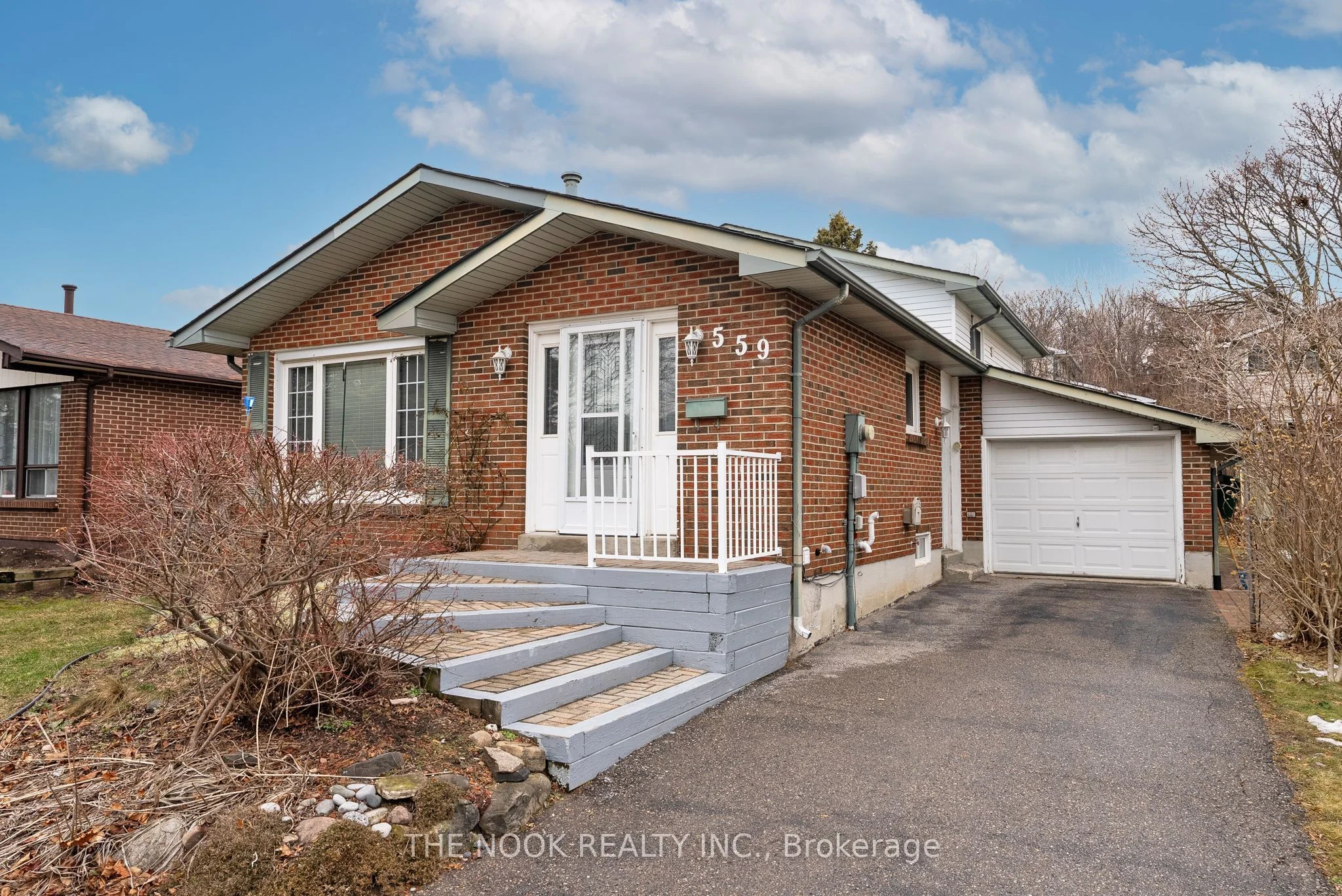 559 Cherryhill Street, Oshawa, ON L1H 7S1
