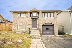 Detached in Whitby