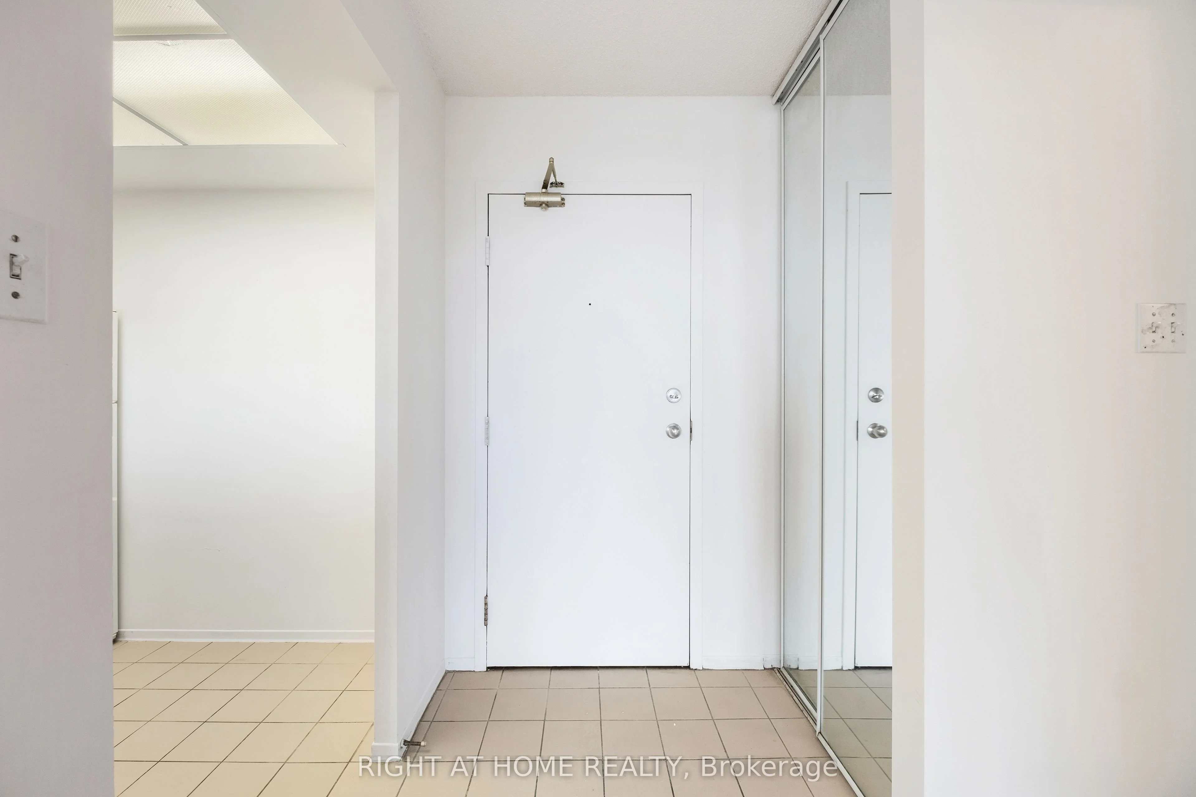 1470 Midland Avenue 203, Toronto E04, On M1p 4z4