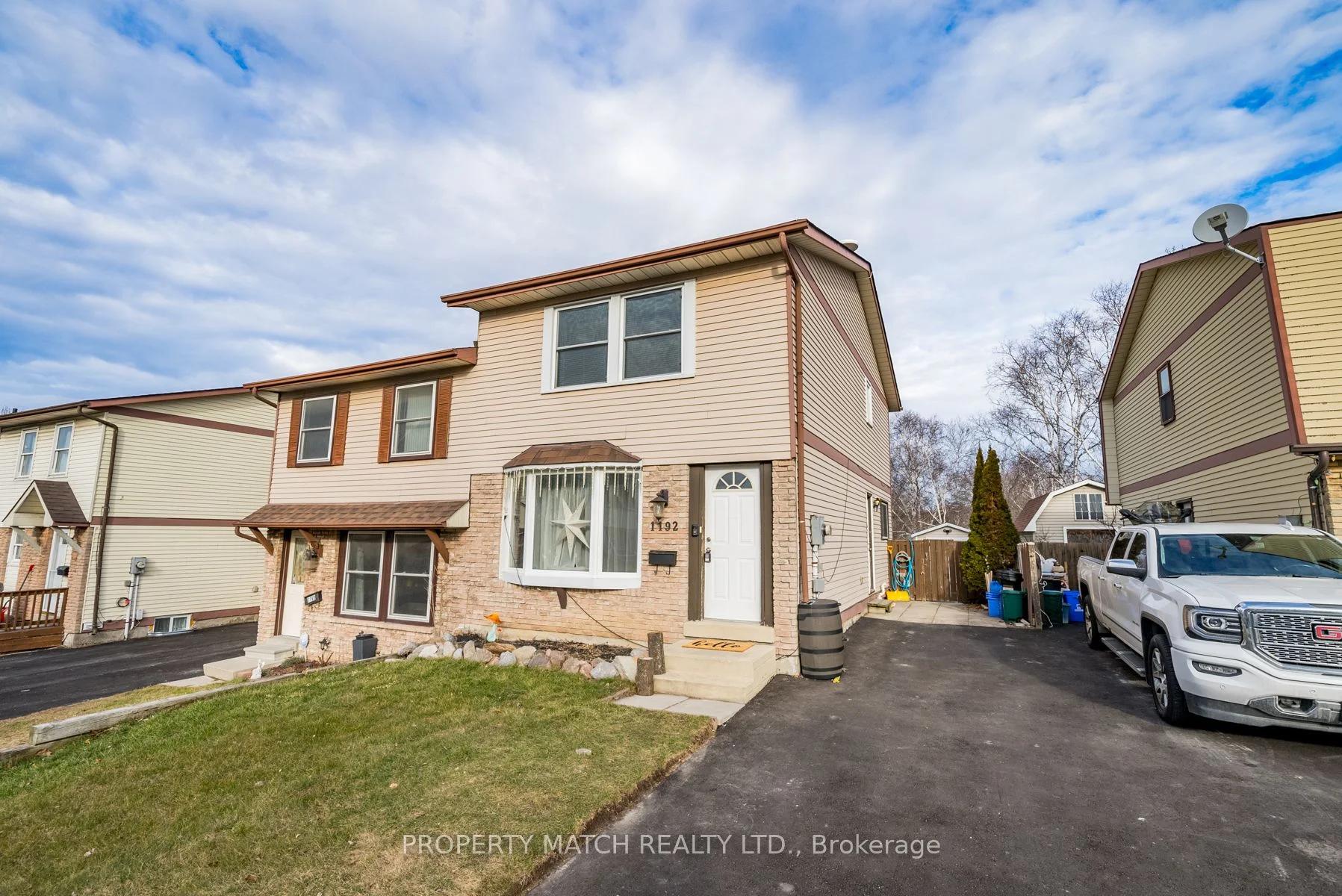 1192 Southdale Avenue, Oshawa, ON L1H 7Z3