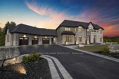 Detached in Whitby