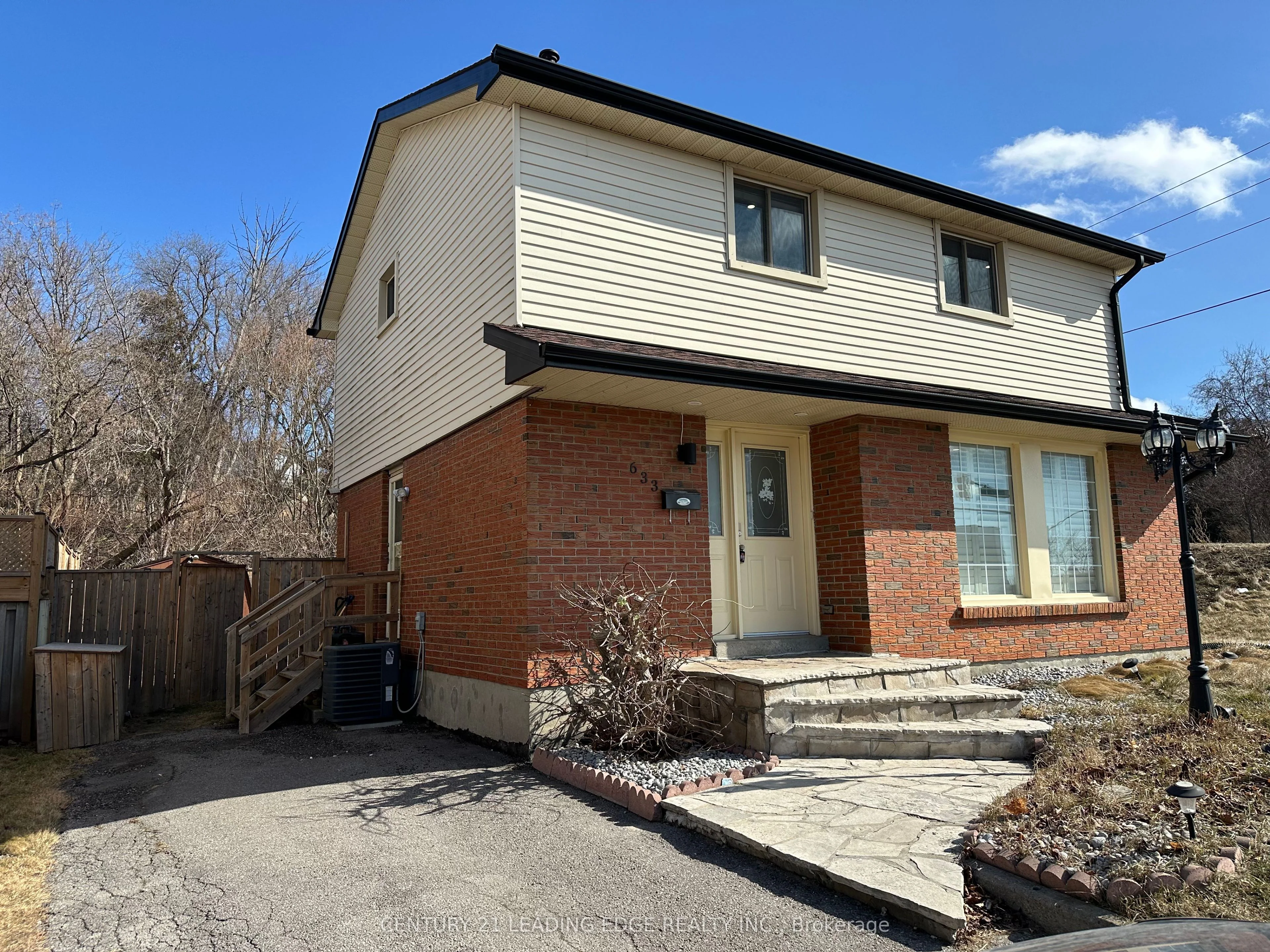 633 Grandview Street S Upper, Oshawa, ON L1H 7T5
