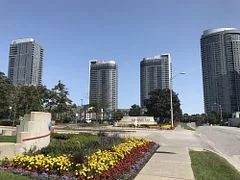 181 Village Green Square 2715, Toronto E07, On M1s 0k6