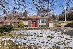1084 Willowdale Avenue, Oshawa, ON L1H 1W6