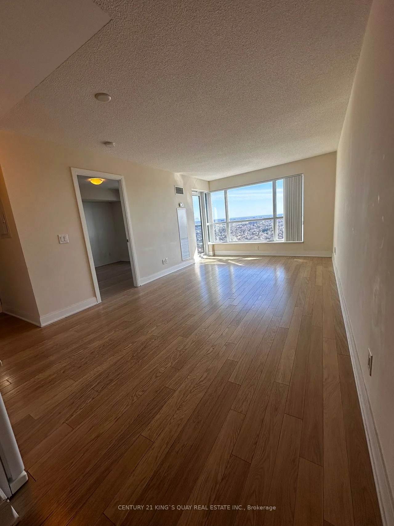 135 Village Green Square 3215, Toronto E07, ON M1S 0G4