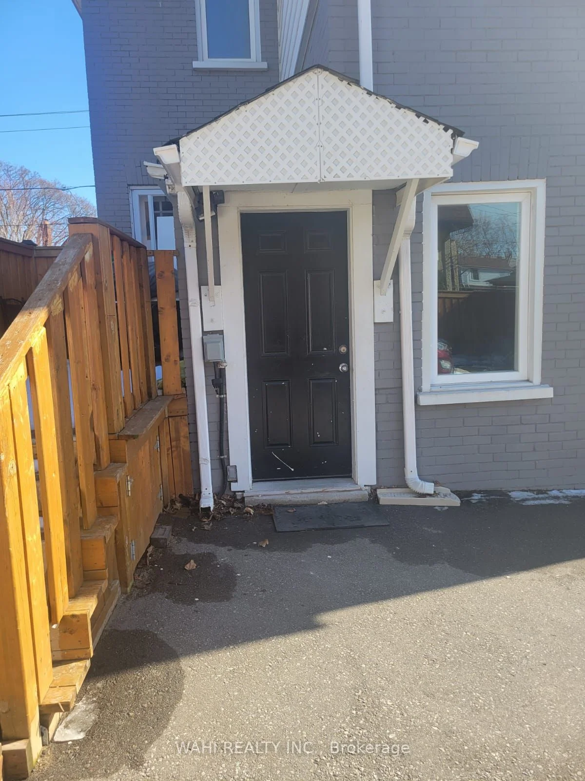 330 Athol Street E, Oshawa, ON L1H 1L1