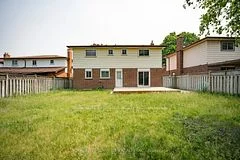 8 Deerfield Court Lower, Whitby, On L1n 5v1