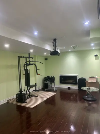 25 Tiller Street, Ajax, On L1z 1x8