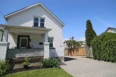 204 Gibb Street, Oshawa, ON L1J 1Y7