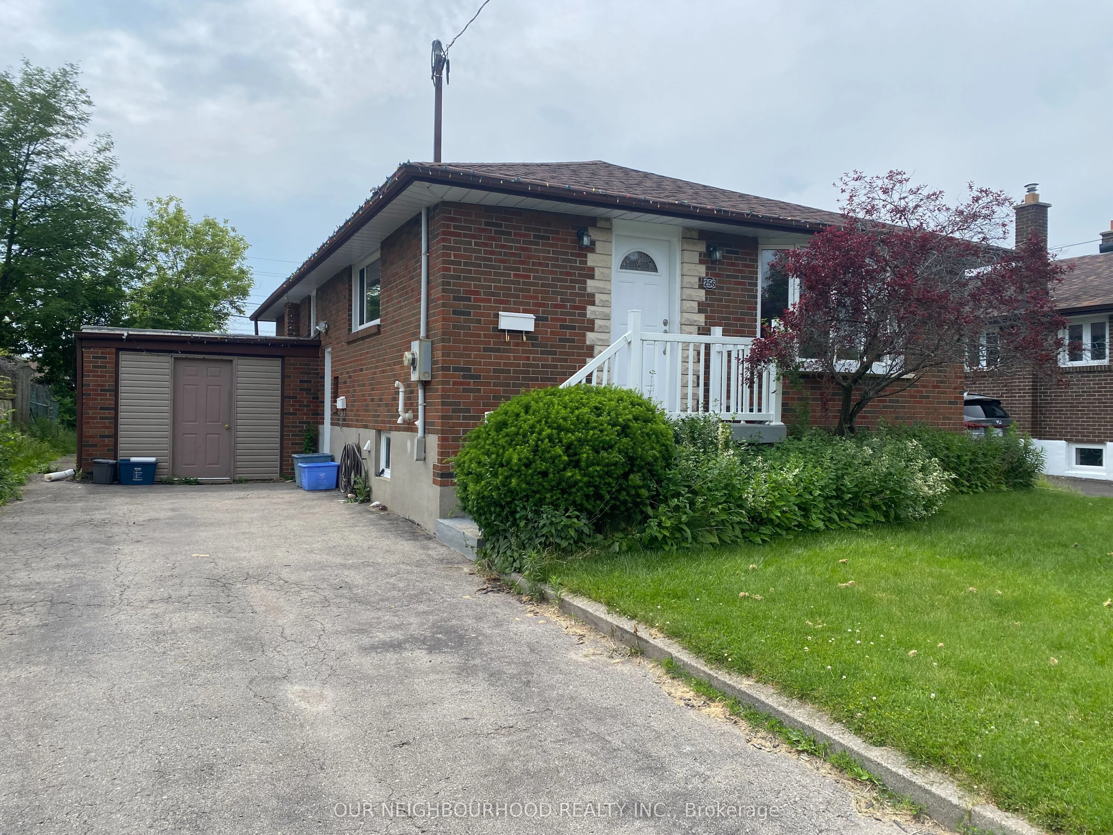 256 Poplar Street Main, Oshawa, On L1h 6p7