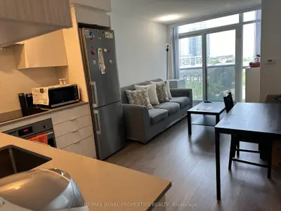 225 Village Green Square 504, Toronto E07, On M1s 0n4