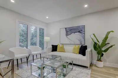 6 Lady Churchill Court, Toronto E07, On M1v 2j6