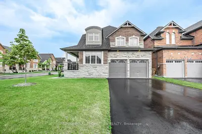 Detached in Whitby