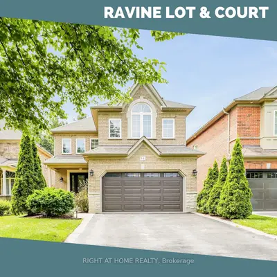 Detached in Whitby
