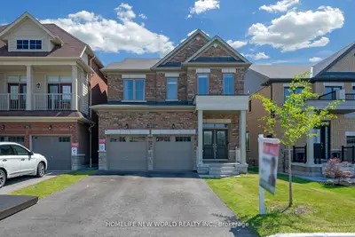 Detached in Whitby
